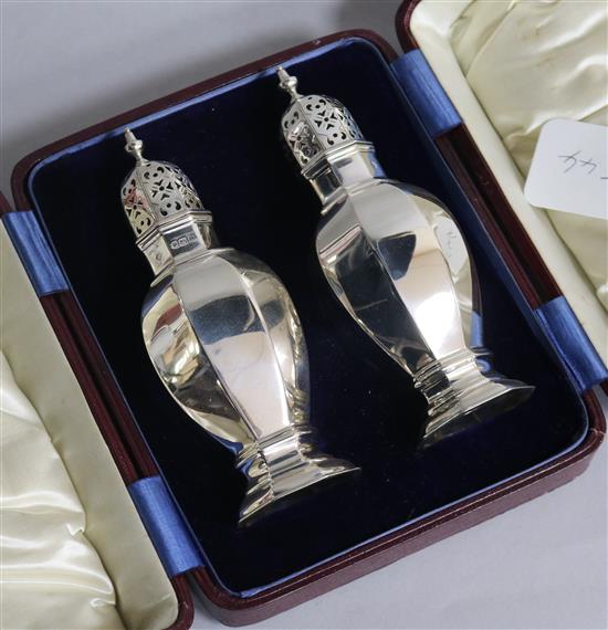 A cased pair of Edwardian silver sugar casters by Martin, Hall & Co, Sheffield, 1906, 7 oz.